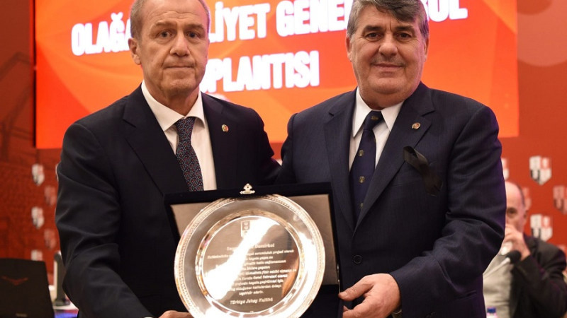 Şanlıurfalı İşadamına Plaket Verildi