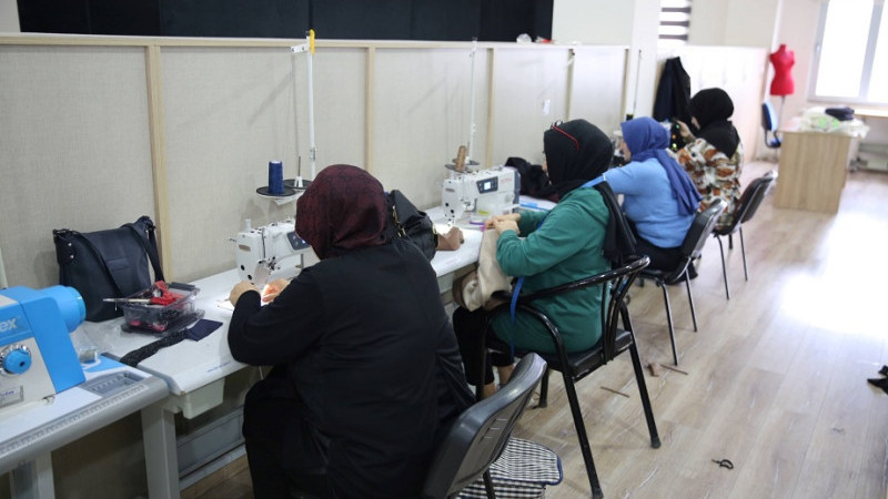 KARAMEK Kurslarında Kadınlar Mesleki Eğitim Alıyor