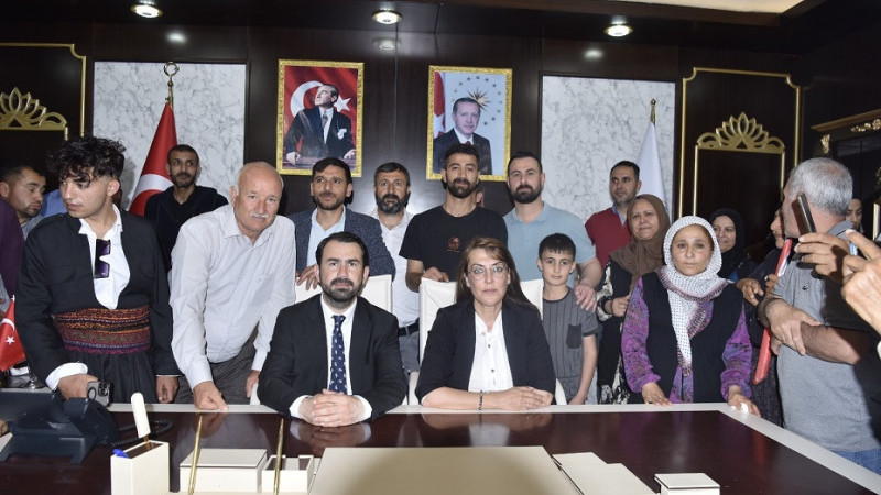 Ceylanpınar'da DEM Parti Belediye Eşbaşkanları Göreve Başladı