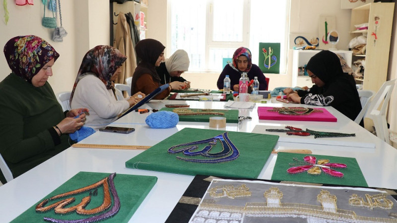 Kadınlar Haliliye'deki Milletevlerinde Meslek Öğreniyor