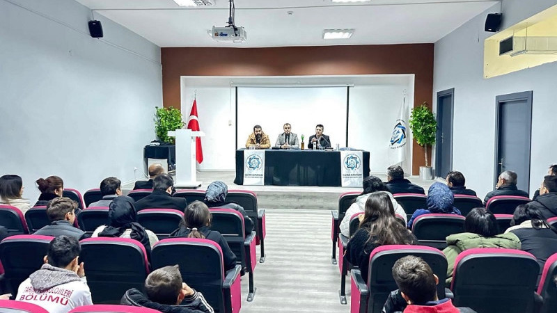 Siverek’te Öğrenci ve Öğretmenlere BİGEP Kapsamında Kariyer Gelişimi ve Motivasyon Paneli Düzenlendi