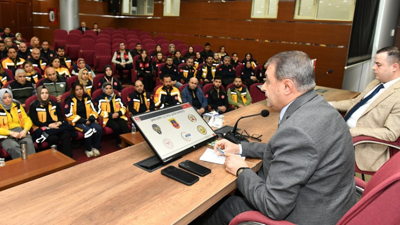 Vali Şıldak, 112 Acil Çağrı Merkezi Çalışanları ile Bir Araya Geldi