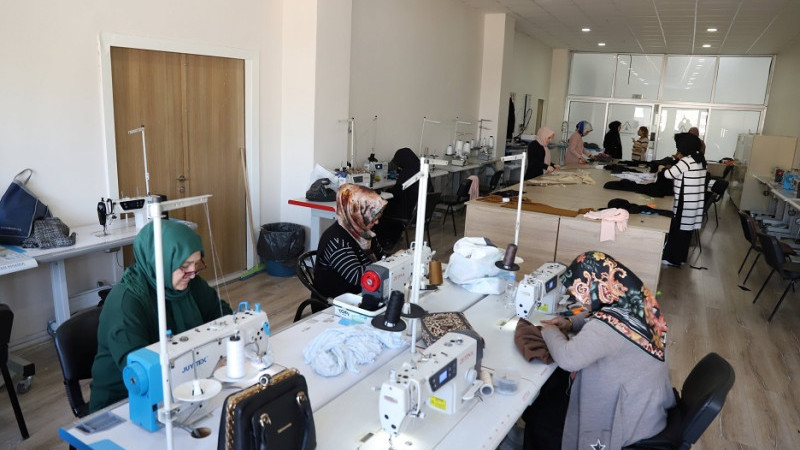  KARAMEK Kurslarıyla Kadınlar Meslek Sahibi Oluyor