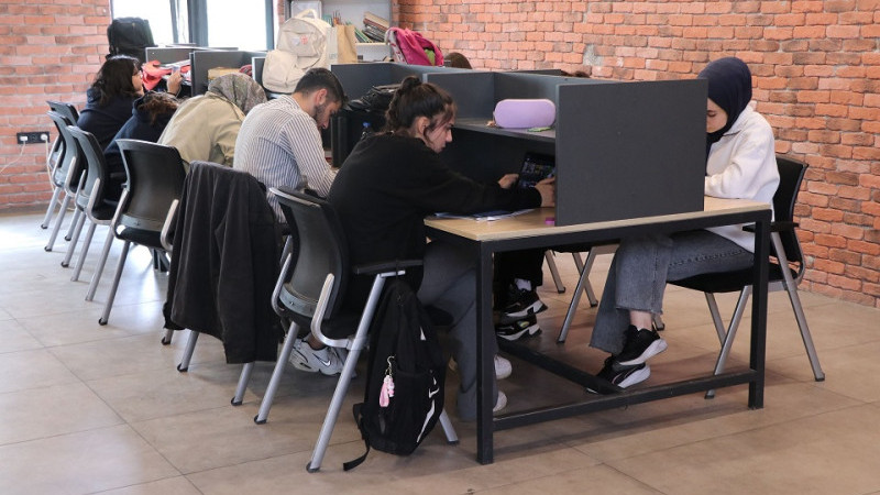 Haliliye'deki Kütüphanelerde Gençler Sınavlara Hazırlanıyor