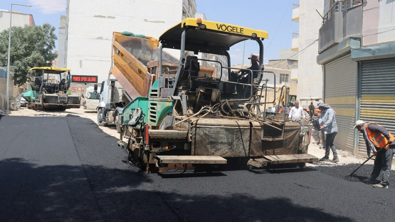 Şanlıurfa Büyükşehir Belediyesi, Suruç’ta Asfalt Çalışmalarını Sürdürüyor