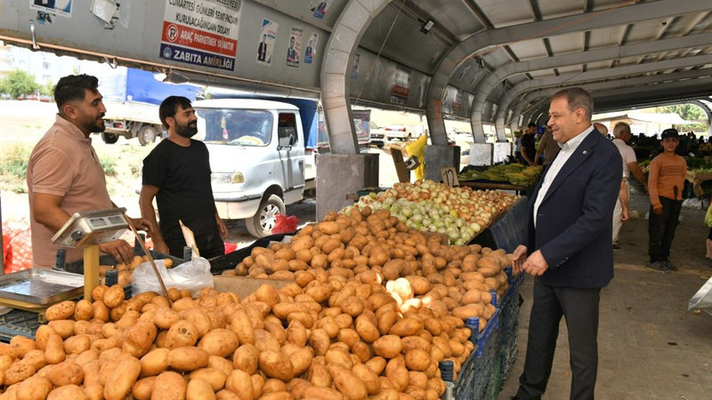 Valı Şıldak, Pazar Esnafını Ziyaret Etti