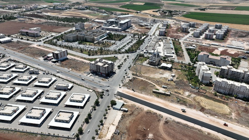 Büyükşehir Belediyesi Viranşehir Çevre Yolunu Sıcak Asfaltla Buluşturuyor