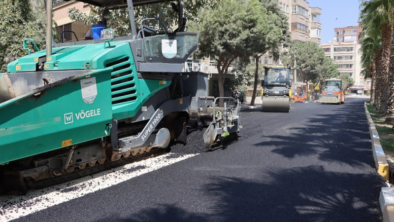 Büyükşehir Belediyesi Karaköprü'de Deforme Olan Yolları Onarıyor