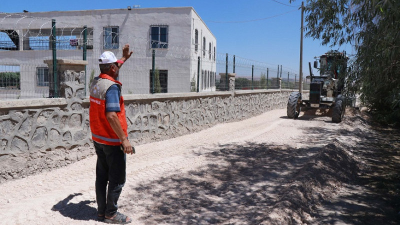 Haliliye'nin Kırsal Mahallelerinde Stabilize Yol Çalışmaları Sürüyor