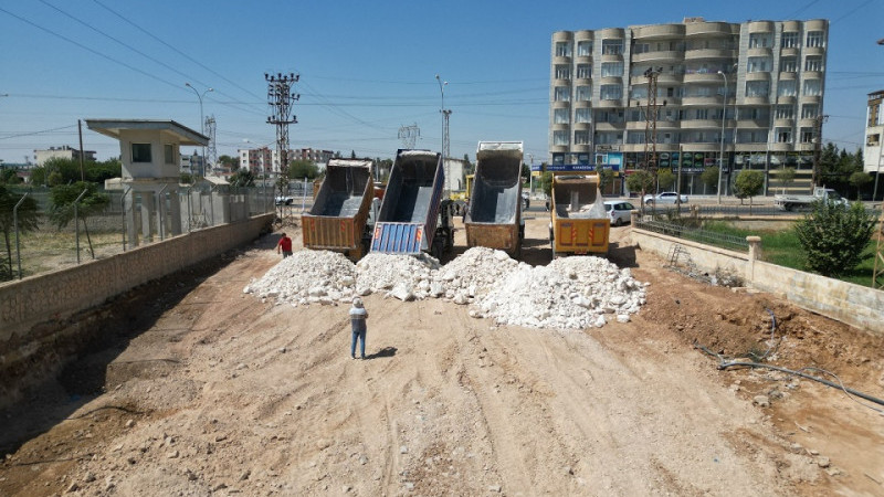 Şanlıurfa Büyükşehir Belediyesi Akçakale’de Ulaşım Çalışmalarını Sürdürüyor