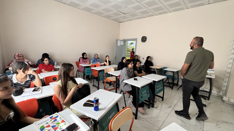  Başkan Mehmet Kuş''tan Gençlerin Eğitimlerine Destek