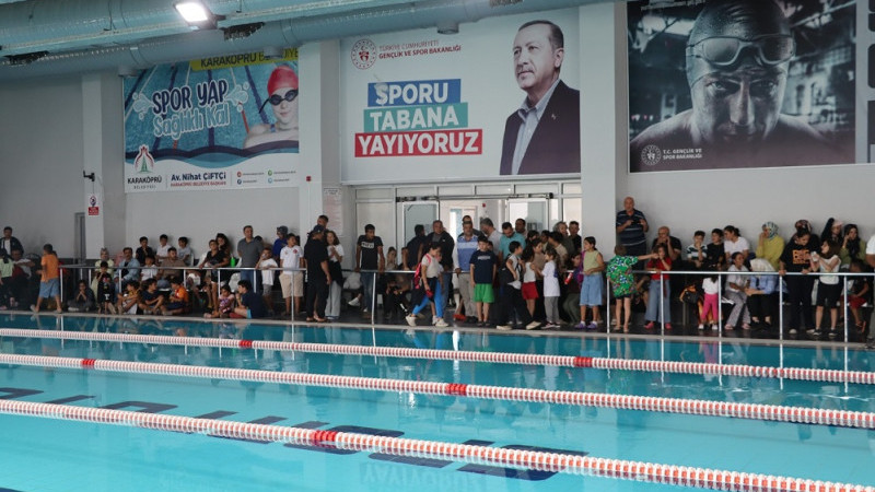 Karaköprü'de Yıl Sonu Yüzme Yarışması Düzenlendi