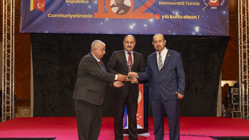  Başkan Gülpınar'a “Yılın En Başarılı Belediye Başkanı” Ödülü Verildi