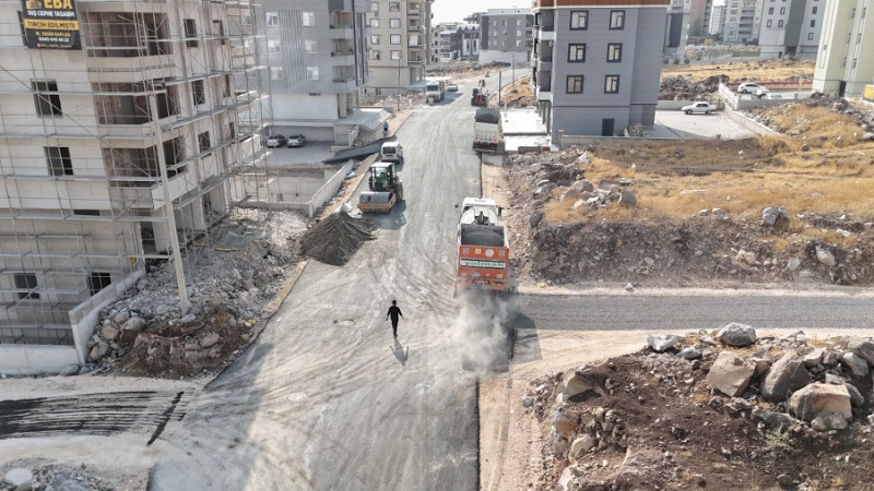 Batıkent Mahallesi'nde Yeni açılan Yollarda Sathi Asfalt Çalışmaları Sürüyor