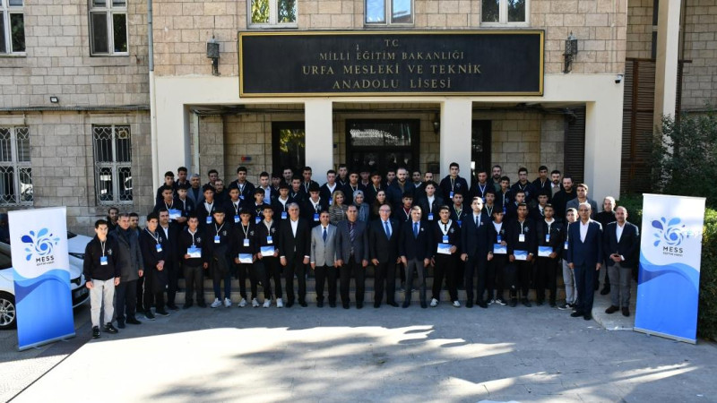 Deprem Bölgesindeki Başarılı Mesleki ve Teknik Eğitim Öğrencileri Ödüllendirildi