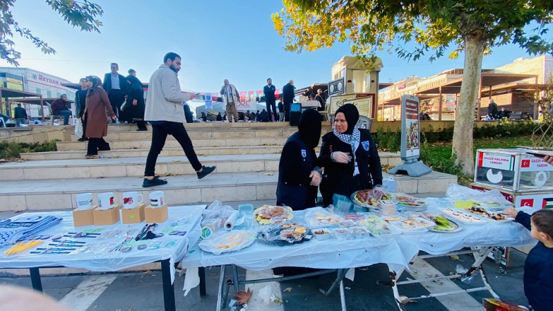 Gazze Yararına Hayır Çarşısı Rabia Meydanı’nda Gerçekleştirildi