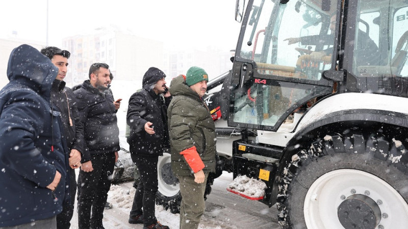 Başkan Gülpınar, Karla Mücadele Çalışmalarını Sahada İnceledi