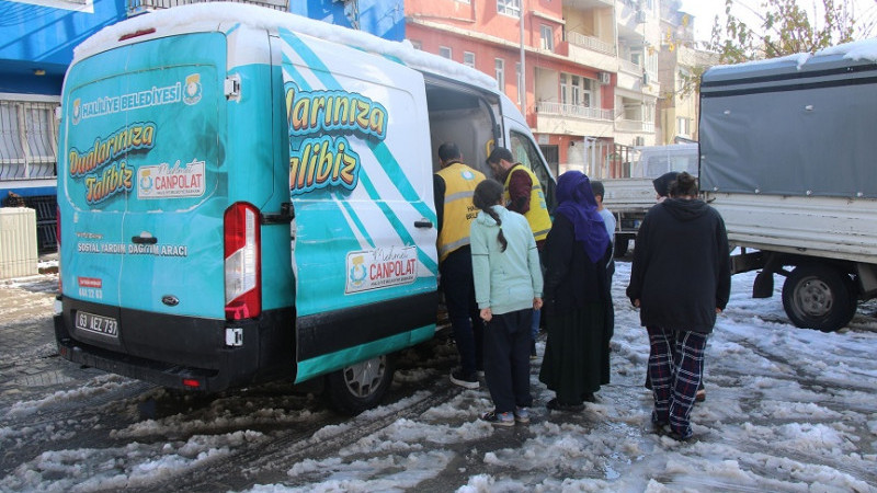 Haliliye'de İhtiyaç Sahibi Ailelere Sıcak Yemek Ulaştırıldı