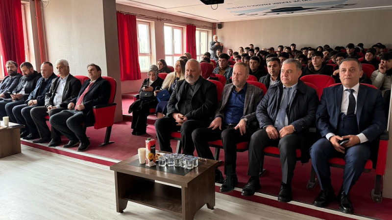 Akçakale’de Medya Okuryazarlığı ve Gazetecilik Paneli Yoğun İlgi Gördü.