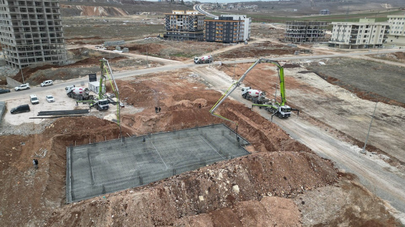 Başkan Canpolat, Yapımı Süren Yüzme Havuzu İnşaatında İncelemelerde Bulundu.