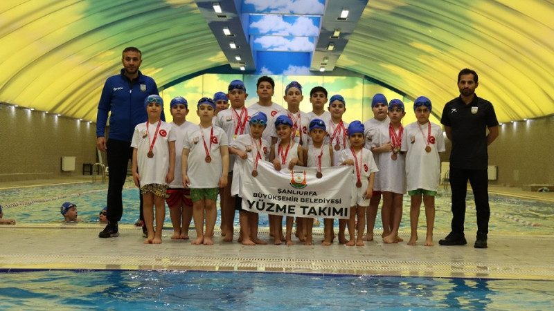 Şanlıurfalı Minik Yüzücüler Yarışmada Toplam 24 Madalya Kazandı