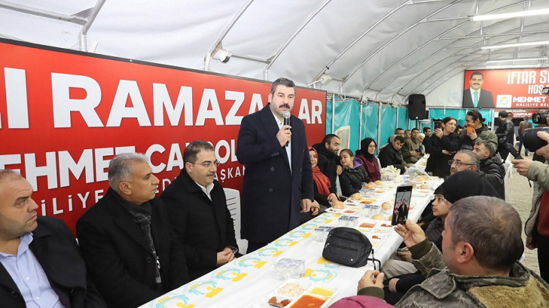 Canpolat ve Eyyüpoğlu, İftarda Vatandaşlarla Bluştu