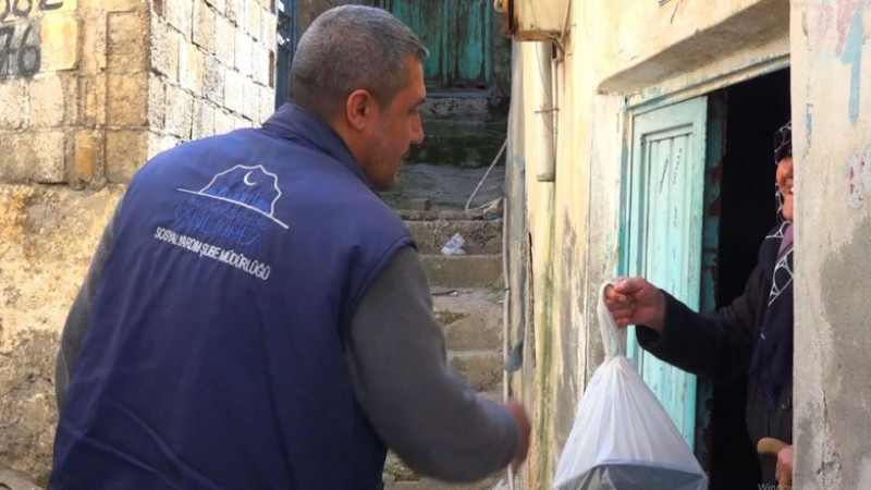 Büyükşehir Belediyesi Bin İhtiyaç Sahibi Aileye İftariyelikler Ulaştırıyor