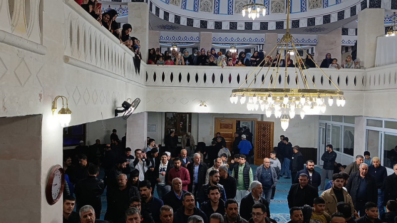 Şanlıurfa’da Kadir Gecesi’nde Sakal-ı Şerif Ziyaret Coşkusu