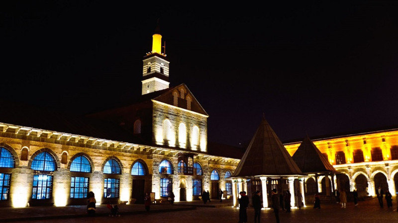 Dicle Elektrik'ten Diyarbakır Ulu Cami’ye Yeni Aydınlatma Sistemi