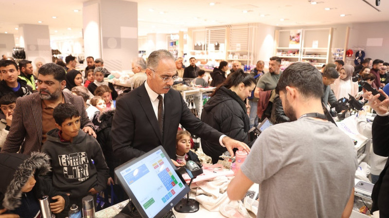 Eyyübiye'de Yetim Çocuklara Bayramlık Alınındı