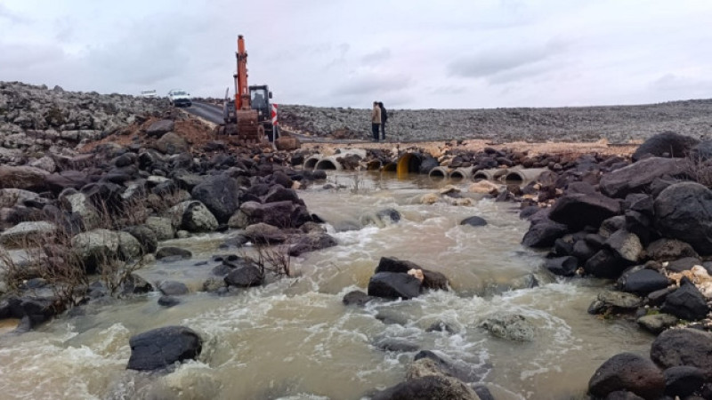Şanlıurfa Büyükşehir Belediyesi Ekipleri Selin Zarar Verdiği Alanları Onarıyor