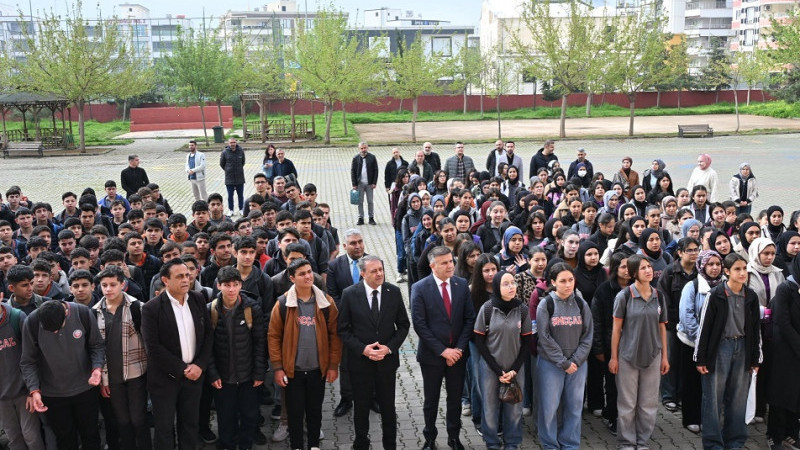 Vali Şıldak'tan Haliliye'de Okul Ziyaretleri Gençlerin Heyecanına Ortak Oldu