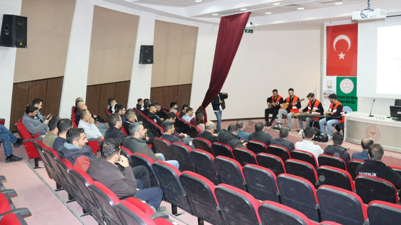 Denetimli Serbestlikten Yararlanan Vatandaşlara ve Sağlıkçılara Mini Konser Düzenlendi