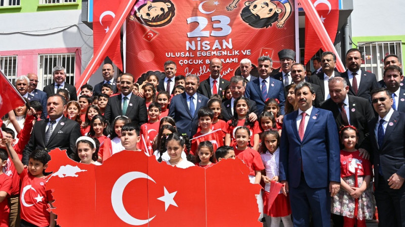 23 Nisan Bayramı'nda Minik Kalpler Düzenlenen Programla Doyasıya Eğlendi