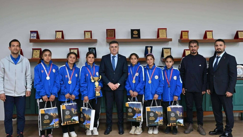 Şanlıurfa'nın Gururu Harranlı Öğrenciler Atletizmde Türkiye Şampiyonluğu