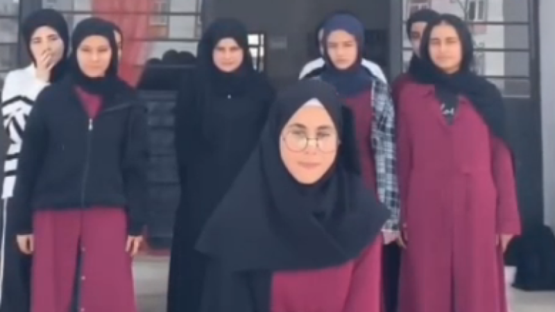 Öğrencilerden Anlamlı Video: Öğretmen-Öğrenci İlişkisine Nezaket Dokunuşu