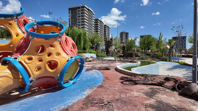 Şanlıurfa Büyükşehir Belediyesi Çocuk Oyun Dünyasını Yeniliyor