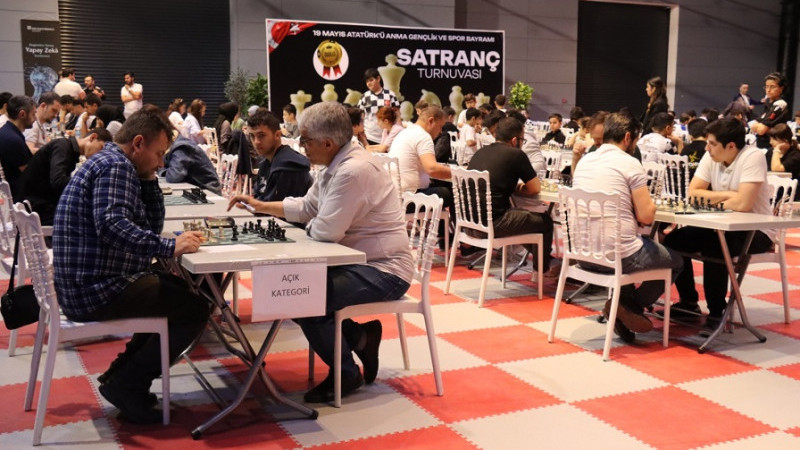 Şanlıurfa'da Gençlik Haftası Satranç Turnuvası Başladı