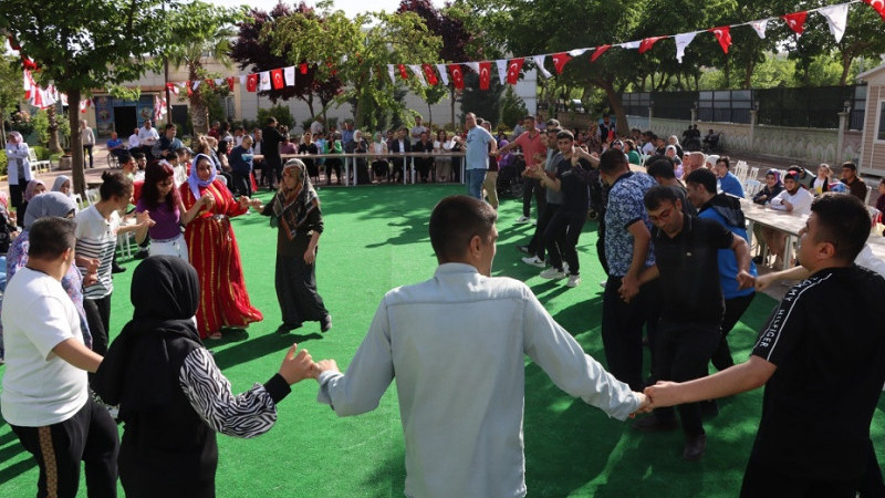 Şanlıurfa'da Engelli Bireylere ve Ailelerine Sıra Gecesi Düzenlendi