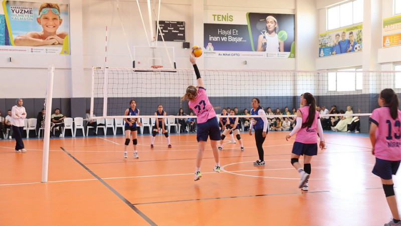 Şanlıurfa'da düzenlenen Ortaokullar Arası Voleybol Turnuvası Sona Erdi