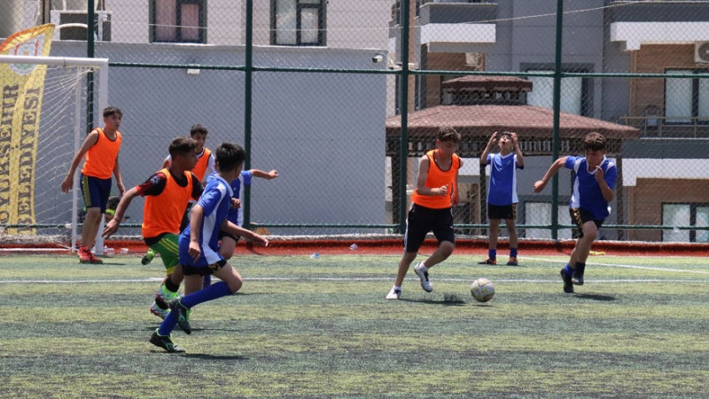 Şanlıurfa'da Okullar Arası Futbol Turnuvası Devam Ediyor