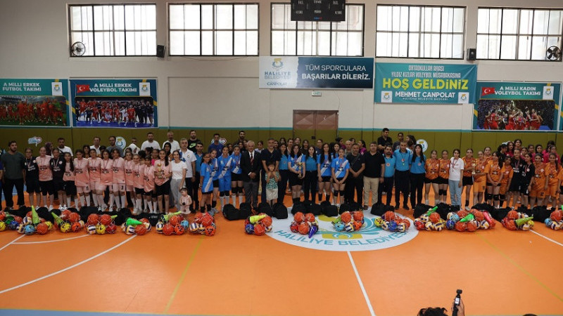 Haliliye'de Ortaokullar Arası Voleybol Turnuvası Coşkusu Yaşandı