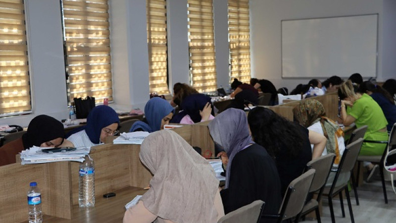 Karaköprü'de YKS, KPSS, ALES ve LGS Sınavlarına Hazırlanan Öğrencilere Destek