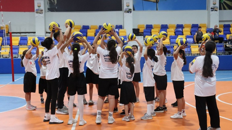 Şanlıurfa'da Kız Çocuklarından Voleybol Kursuna Yoğun İlgi