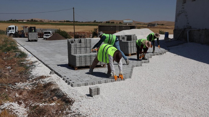  Haliliye'nin Kırsalında Beton Parke Döşeme Çalışmaları Sürüyor