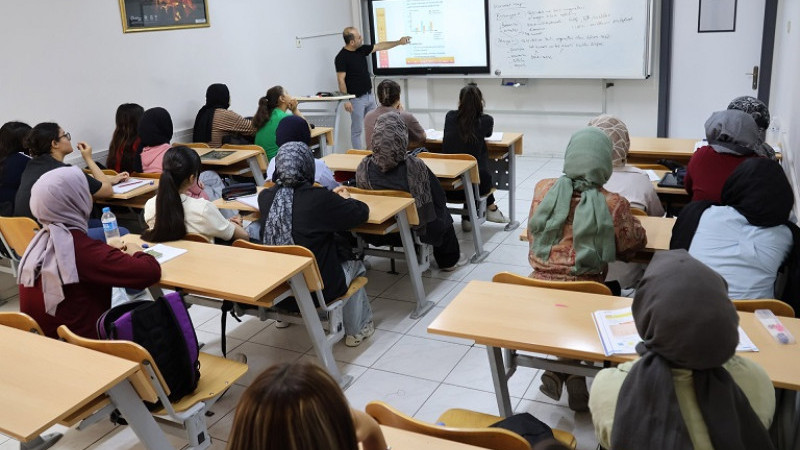 Haliliye'de Üniversite Sınavına Hazırlanan Gençlerin Eğitimine Destek