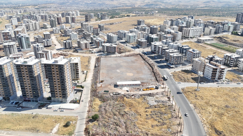 Karaköprü'de 26 Bin Metrekarelik Spor Kompleksinin Yapımı Sürüyor