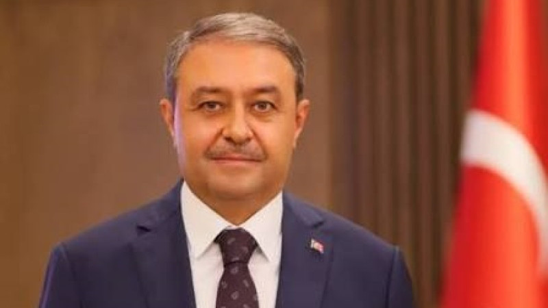 Vali Şıldak Merkezi Sınavlarda İlk Sıralarda Yer Alan Öğrencileri Kutladı