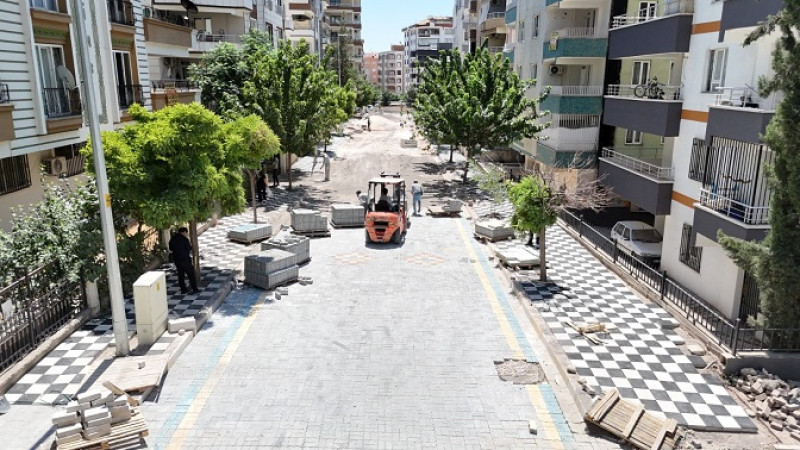 Karaköprü'de Yol Yapım ve Onarım Çalışmaları Sürüyor