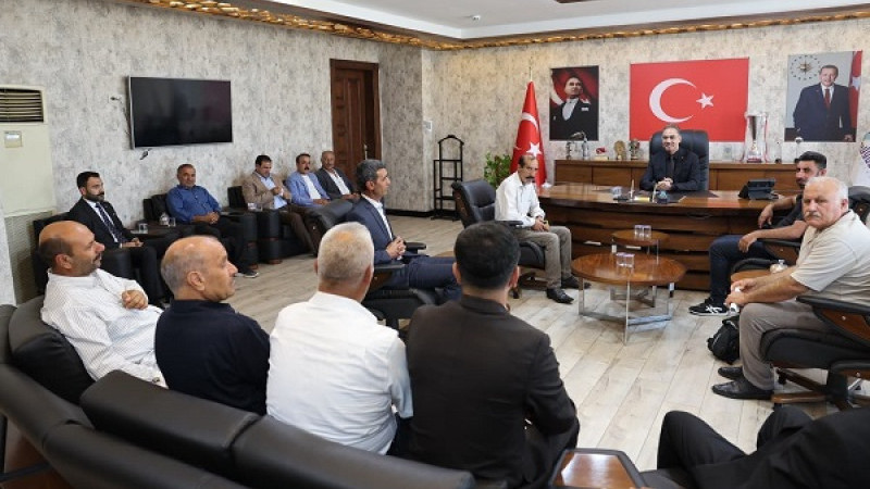 Başkan Mehmet Kuş, Mahalle Muhtarları ile Vatandaşları Makamında Ağırladı